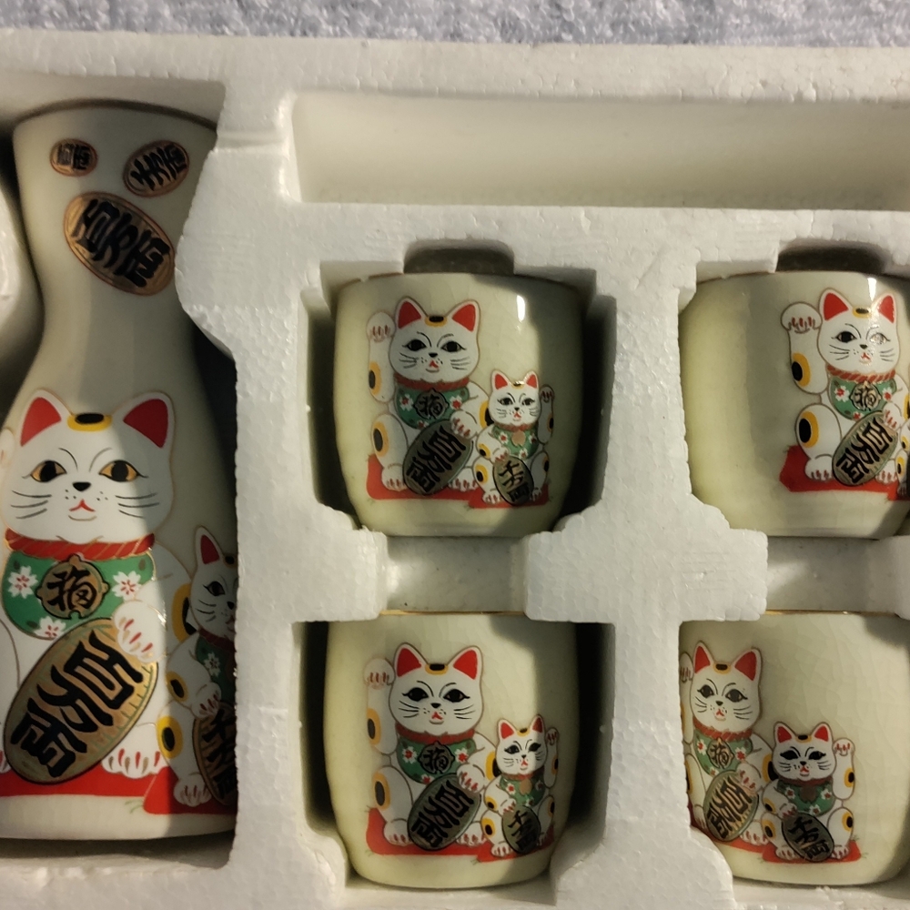 Maneki Neko 5 Pc -Sake Set-- KAFUN JAPAN -NEW IN BOX